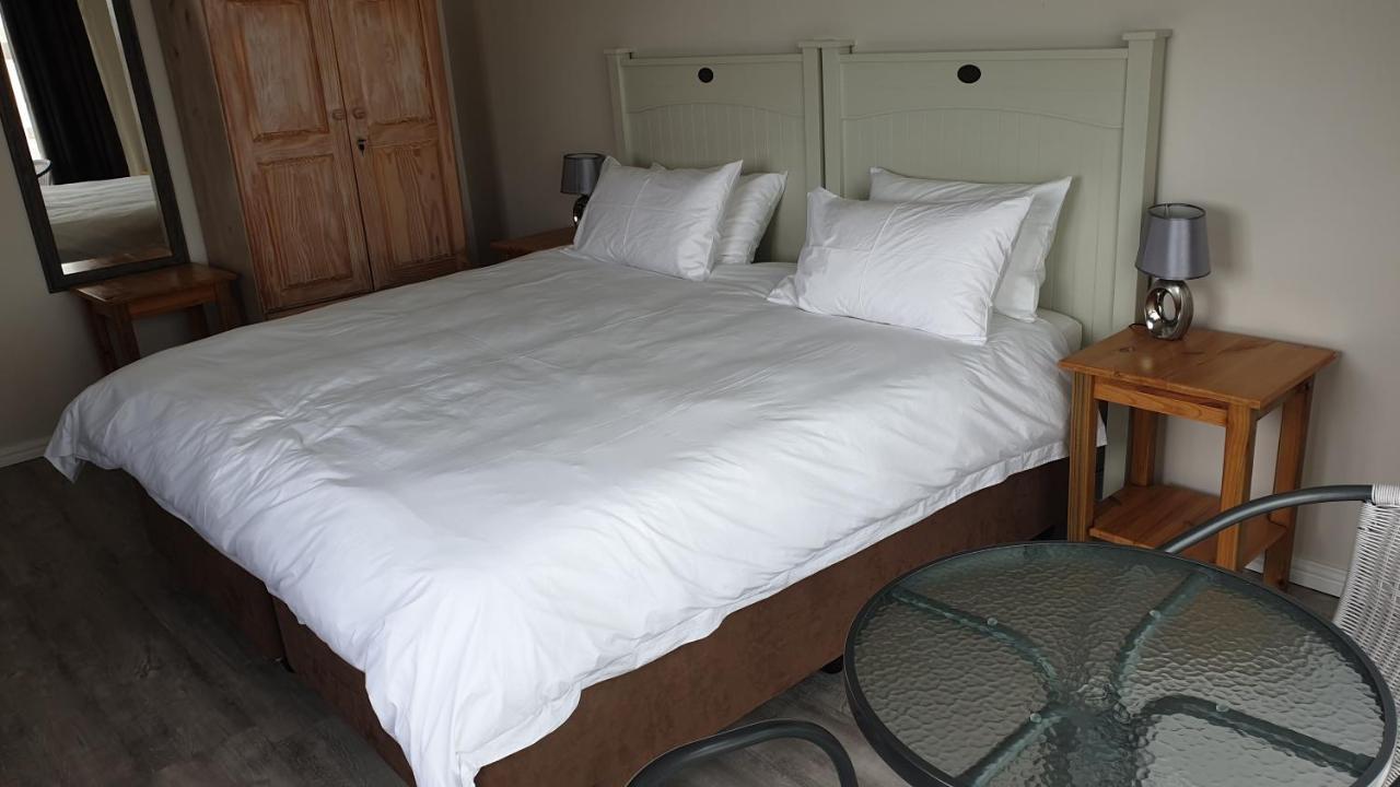 Stonehouse On Main Hotel Struisbaai Room photo